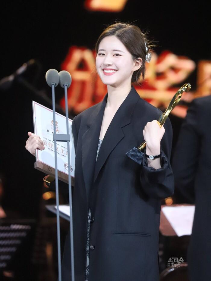 Khán giả đòi bỏ phim khi hay tin Vương Nhất Bác đóng chung với Triệu Lộ Tư-10