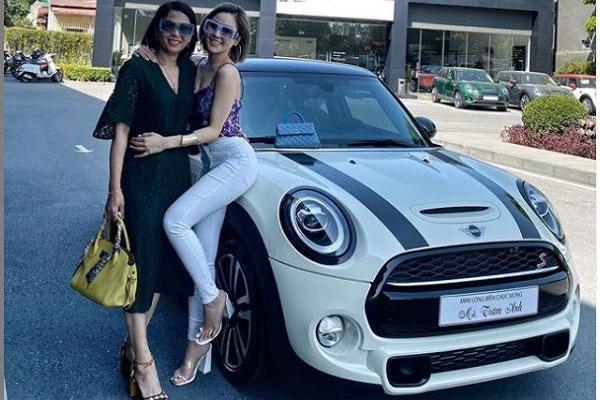 Hậu tậu xế hộp siêu sang, Trâm Anh đăng ảnh thân thiết với bạn thân cũ của Huỳnh Anh-8