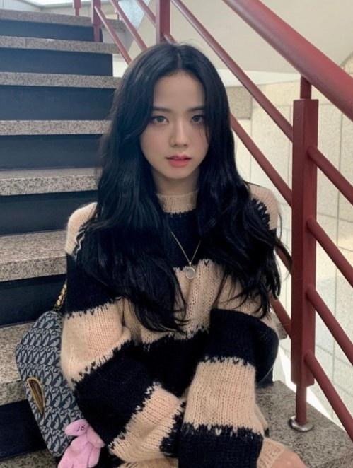 BlackPink chuộng mặc áo len đổi màu-5