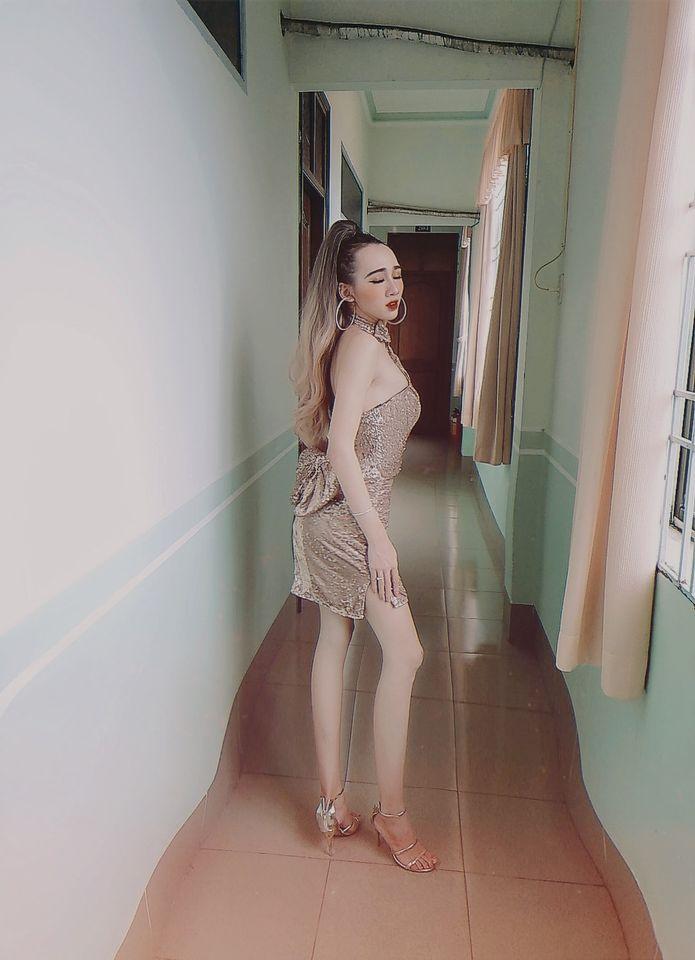 Body nóng bỏng cô vợ chuyển giới của người đàn ông Việt Nam đầu tiên sinh con-2