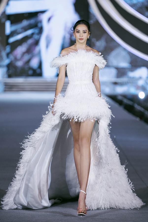 Tiểu Vy - Kỳ Duyên so tài catwalk, top 35 thí sinh hoa hậu tỏa sáng đêm Người Đẹp Thời Trang-3