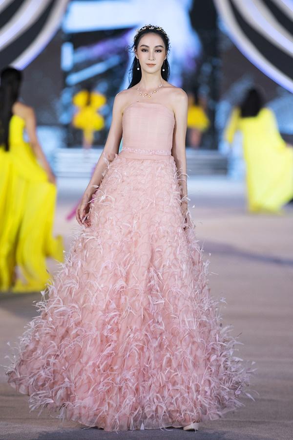 Tiểu Vy - Kỳ Duyên so tài catwalk, top 35 thí sinh hoa hậu tỏa sáng đêm Người Đẹp Thời Trang-5