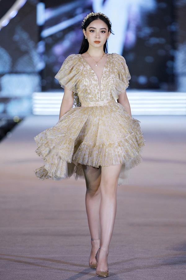 Tiểu Vy - Kỳ Duyên so tài catwalk, top 35 thí sinh hoa hậu tỏa sáng đêm Người Đẹp Thời Trang-9