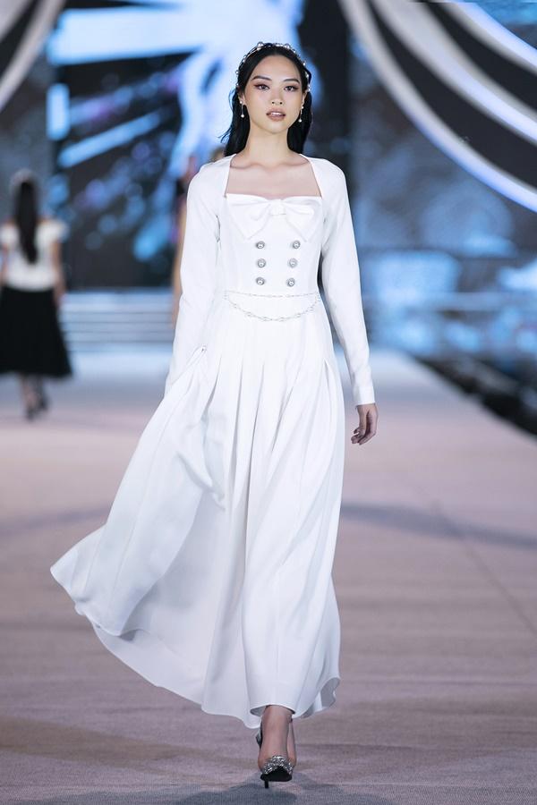 Tiểu Vy - Kỳ Duyên so tài catwalk, top 35 thí sinh hoa hậu tỏa sáng đêm Người Đẹp Thời Trang-11