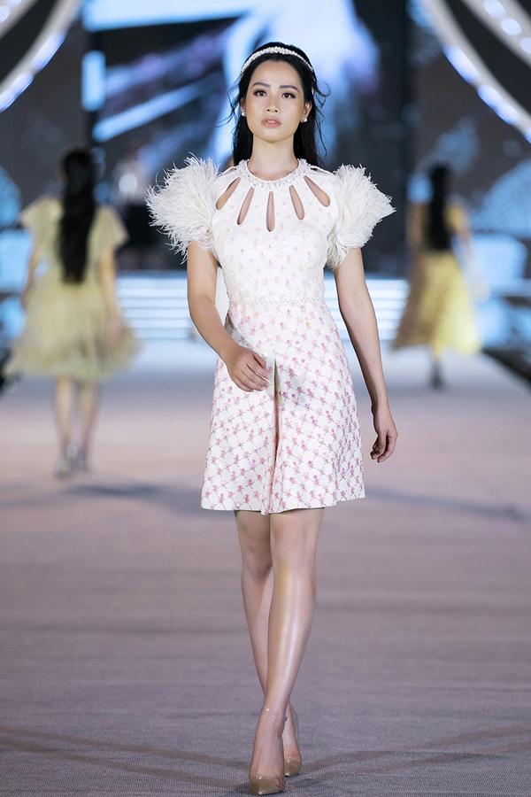 Tiểu Vy - Kỳ Duyên so tài catwalk, top 35 thí sinh hoa hậu tỏa sáng đêm Người Đẹp Thời Trang-13