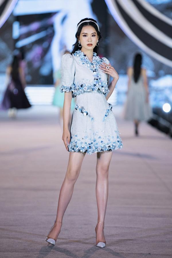 Tiểu Vy - Kỳ Duyên so tài catwalk, top 35 thí sinh hoa hậu tỏa sáng đêm Người Đẹp Thời Trang-25