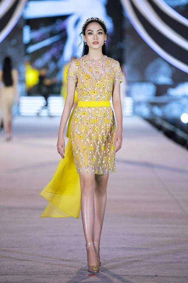 Tiểu Vy - Kỳ Duyên so tài catwalk, top 35 thí sinh hoa hậu tỏa sáng đêm Người Đẹp Thời Trang-34