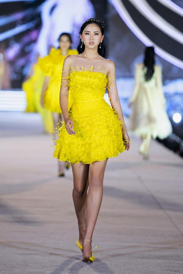 Tiểu Vy - Kỳ Duyên so tài catwalk, top 35 thí sinh hoa hậu tỏa sáng đêm Người Đẹp Thời Trang-35