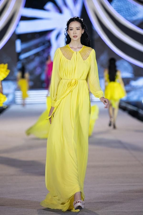 Tiểu Vy - Kỳ Duyên so tài catwalk, top 35 thí sinh hoa hậu tỏa sáng đêm Người Đẹp Thời Trang-37