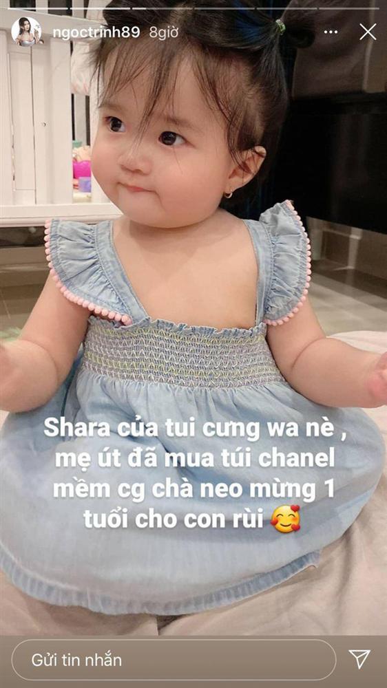 Nhất cháu gái ruột Ngọc Trinh: 1 tuổi được dì tặng túi hiệu đắt đỏ, cưng từ trong trứng!-1