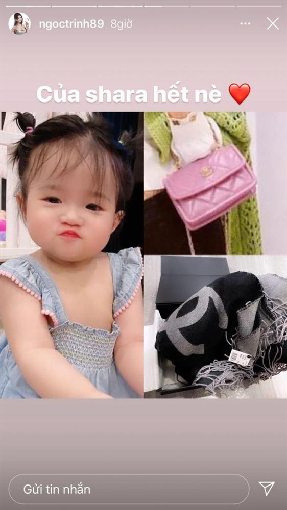 Nhất cháu gái ruột Ngọc Trinh: 1 tuổi được dì tặng túi hiệu đắt đỏ, cưng từ trong trứng!-2