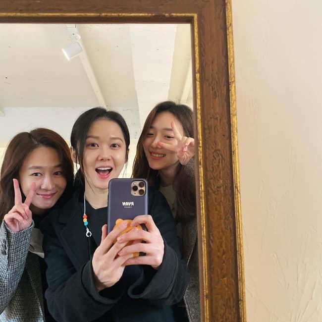 Jang Nara 40 tuổi mà trẻ đến khó tin khi đứng cạnh đàn em kém 11 năm-1