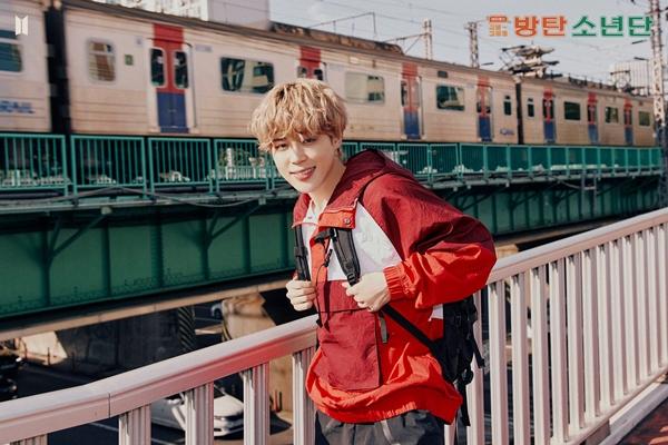 BTS rủ nhau hóa thân mỹ nam xe bus, fan hú hét các anh đi chuyến nào?-4