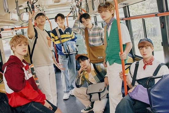 BTS rủ nhau hóa thân 'mỹ nam xe bus', fan hú hét 'các anh đi chuyến nào?'