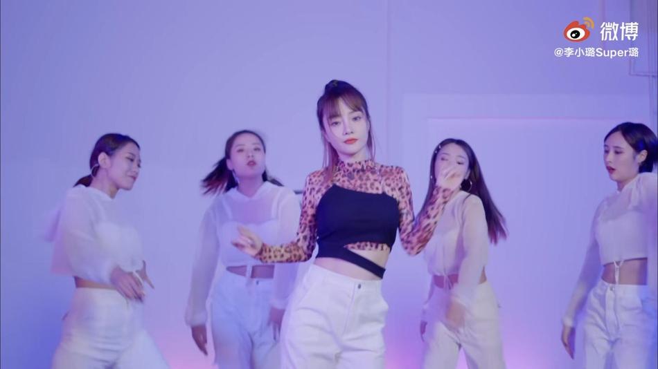 Người đẹp cắm sừng Lý Tiểu Lộ bị chỉ trích mặt dày khi tung MV tái xuất showbiz-4