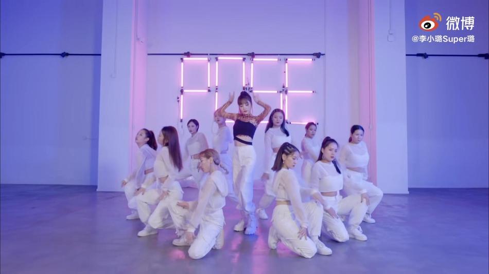 Người đẹp cắm sừng Lý Tiểu Lộ bị chỉ trích mặt dày khi tung MV tái xuất showbiz-5