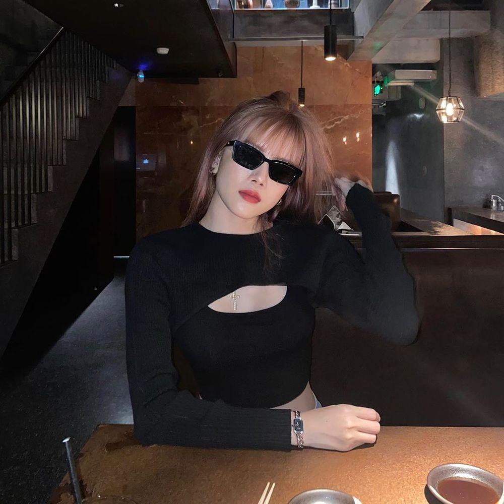 Sơn Tùng tặng mẹ đồ hiệu, thánh soi phát hiện giống hệt Thiều Bảo Trâm-4