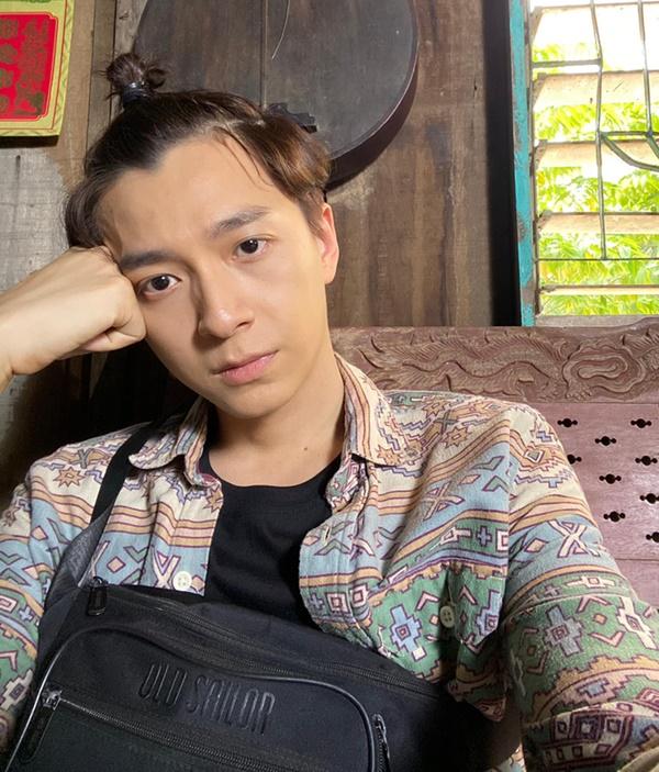 Ngô Kiến Huy khiến fans cười ngất với tạo hình "ngố tàu".