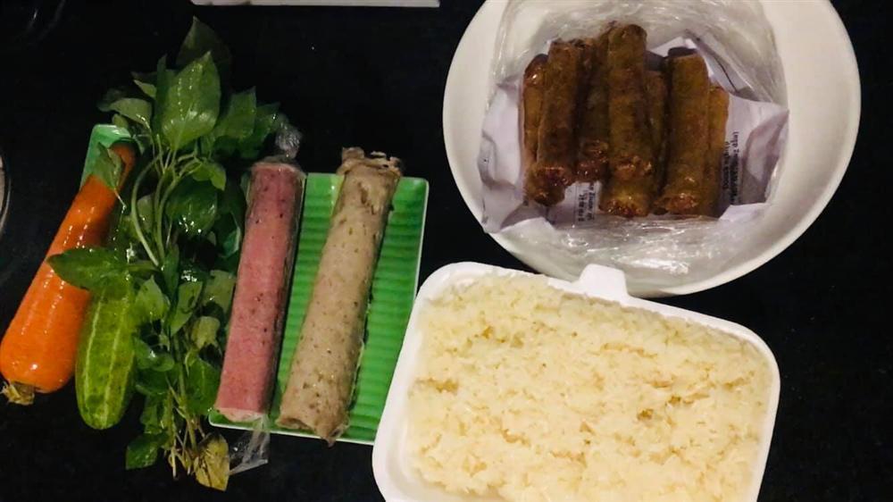 Bánh sinh nhật xôi thịt 1-0-2 chồng mò mẫm làm tặng vợ khiến hội chị em xuýt xoa-3