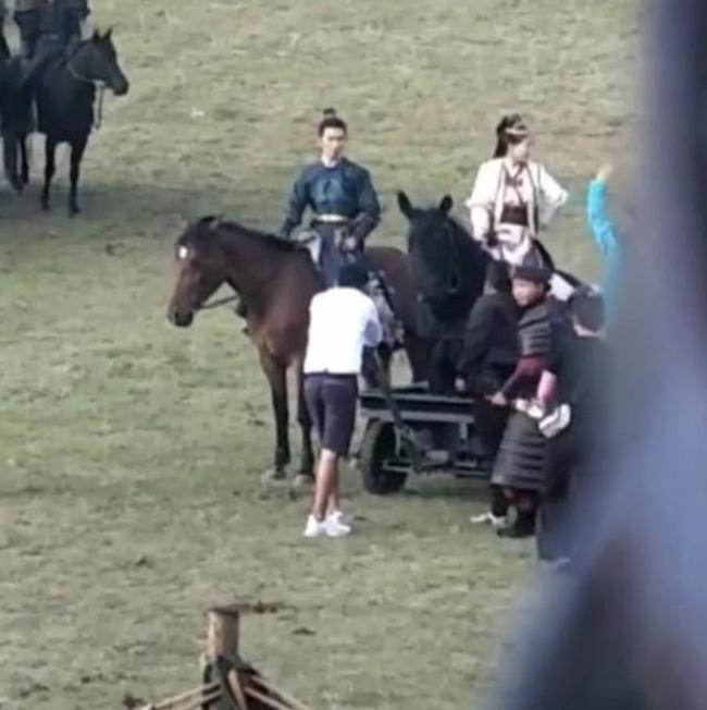 Minh tinh hạng A dùng thế thân đóng cảnh nóng: Lưu Diệc Phi gây tranh cãi nhất!-3