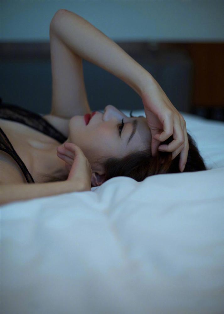 Triệu Vy gợi cảm khó cưỡng sau tin đồn có tình nhân trẻ-1