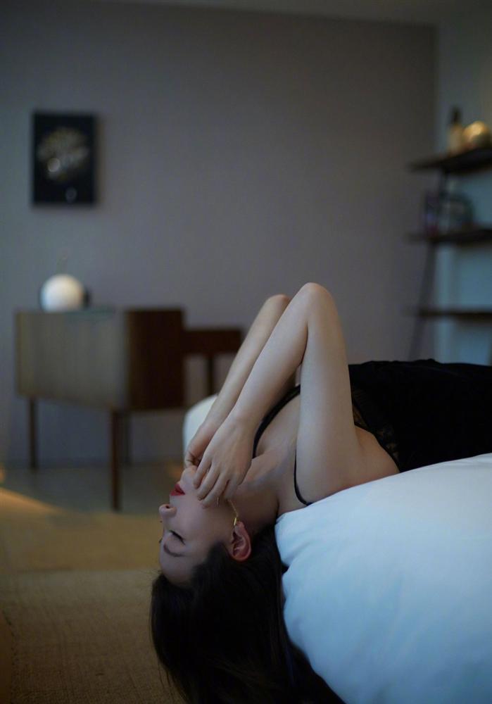 Triệu Vy gợi cảm khó cưỡng sau tin đồn có tình nhân trẻ-4