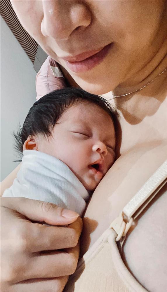 Pha Lê stress nặng sau sinh, lớn tiếng quát con gái Mày im đi-2