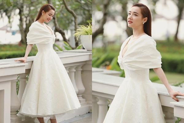 Nhã Phương đẹp lấn lướt cô dâu khi đi dự đám cưới-4