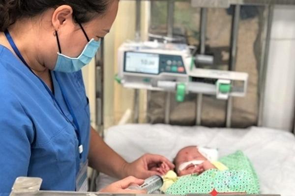 TP HCM: Đẻ rơi trong nhà vệ sinh, người mẹ nhẫn tâm ném con vào thùng rác-3