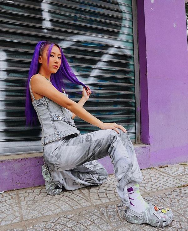 Phối đồ với dép nhựa đục lỗ chất như Decao, Gil Lê-3