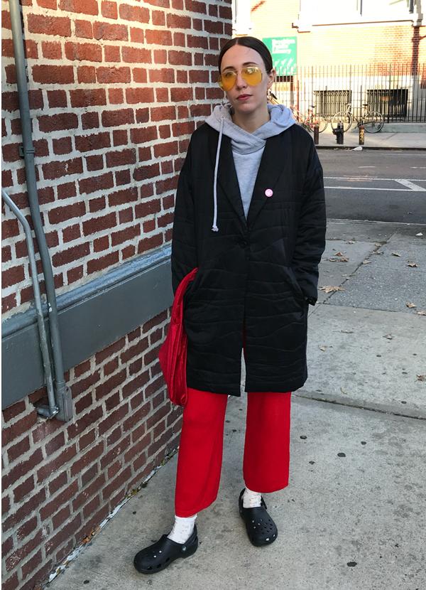 Phối đồ với dép nhựa đục lỗ chất như Decao, Gil Lê-7