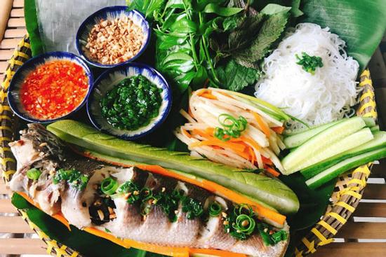 Làm bún cá chẽm cuốn sả lạ miệng