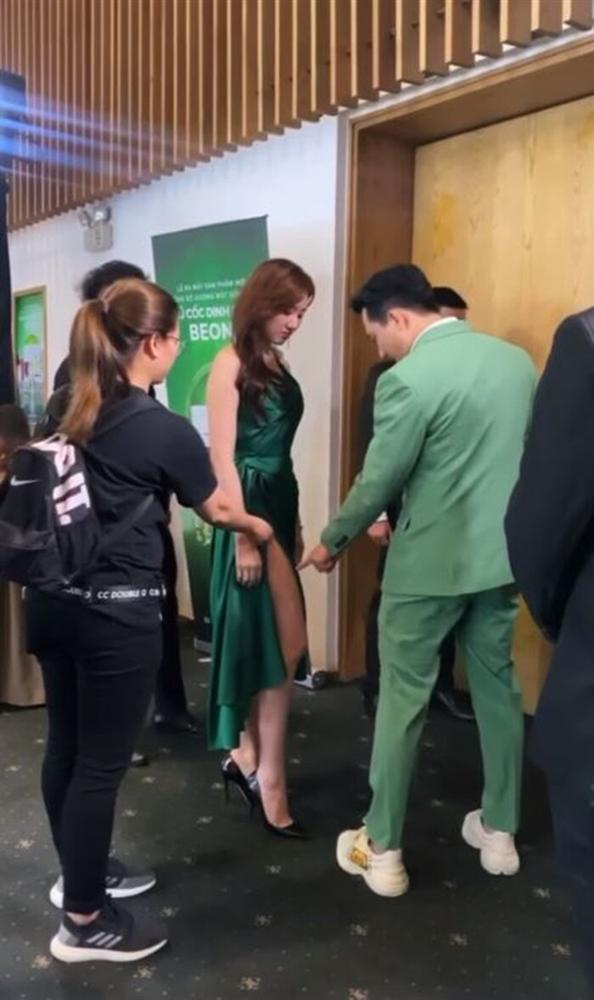 Từng mê Hari Won mặc đồ sexy, giờ Trấn Thành lại soi bộ đầm xẻ cao tít tắp mà vợ diện-6