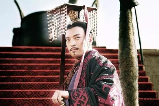 Cuộc sống chật vật của Ảnh đế nghèo nhất Cbiz, mẹ và vợ vẫn phải chu cấp phí sinh hoạt