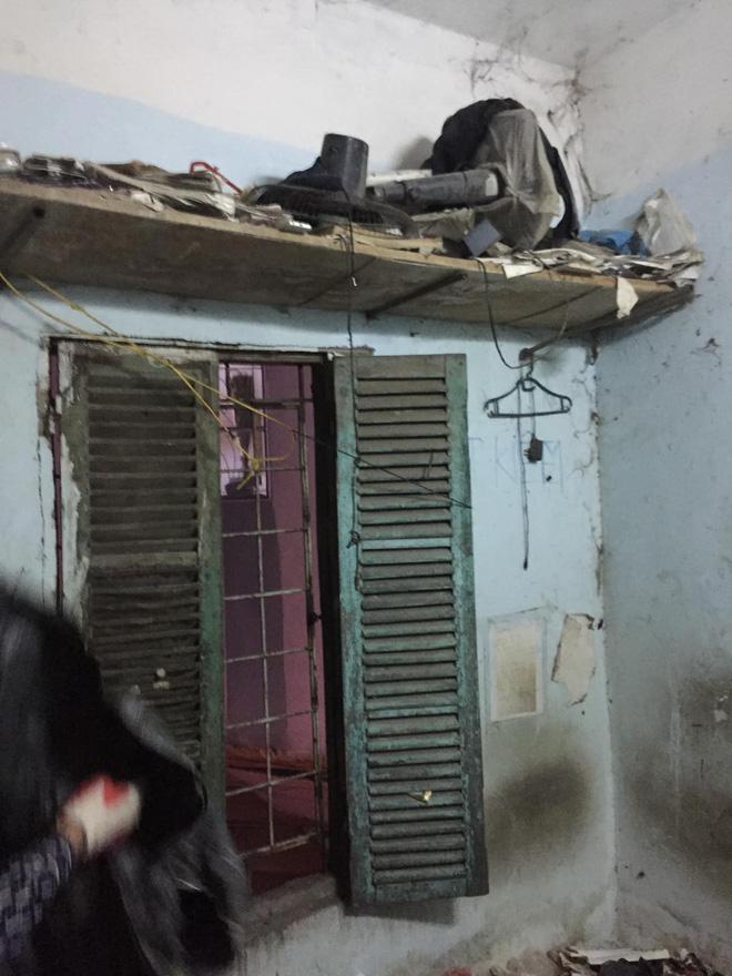 Chủ trọ Hà Nội hết hồn khi nhận về căn phòng ngập rác từ vị khách thuê nhà dài 7 năm-2