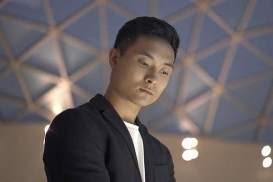 Bệnh của bố chưa hồi phục đã muốn về quê, nghi ngờ bố bị ngược đãi nên tôi bí mật lắp camera và sốc óc