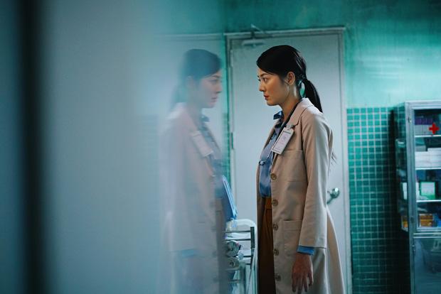 Giật bồ Hương Giang mãi không xong, Karen Nguyễn làm bác sĩ tâm thần-2