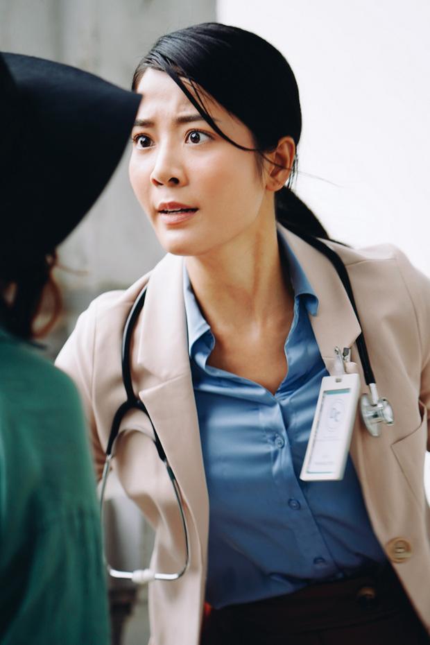 Giật bồ Hương Giang mãi không xong, Karen Nguyễn làm bác sĩ tâm thần-3