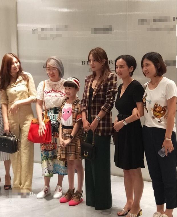 Nhan sắc thật Triệu Vy bị bóc trần: Da chảy xệ, không lung linh như ảnh trên mạng-4