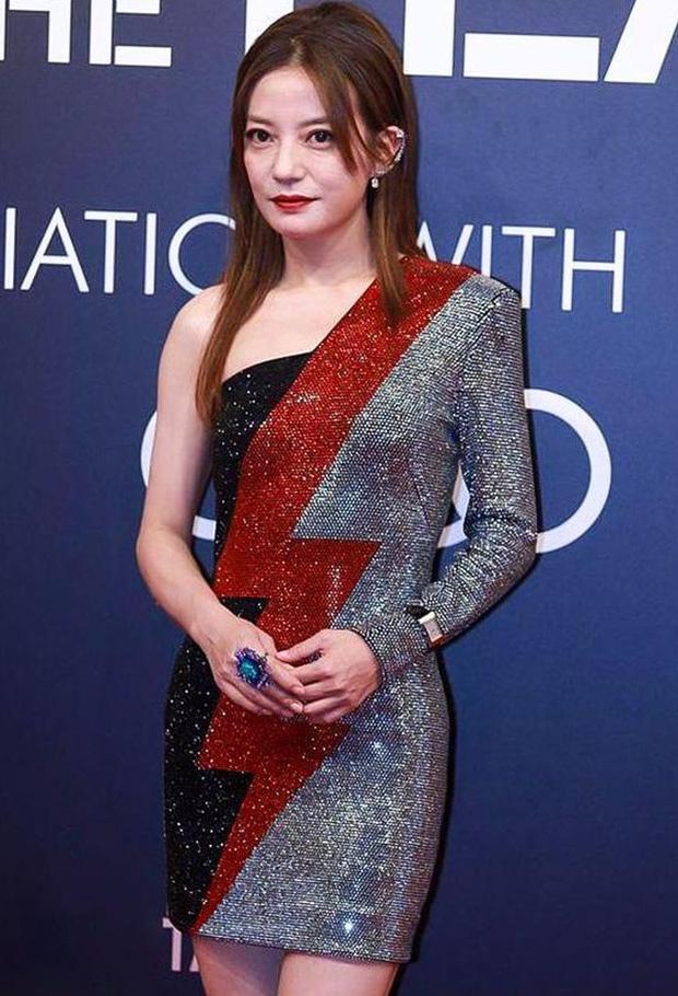 Nhan sắc thật Triệu Vy bị bóc trần: Da chảy xệ, không lung linh như ảnh trên mạng-5