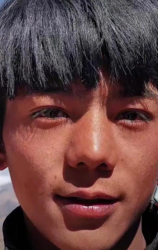 Netizens Trung rần rần với boy dân tộc được mời tham gia Sáng Tạo Doanh-1