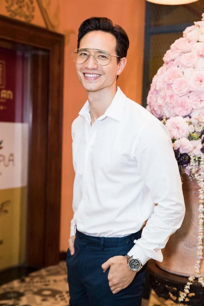 Biết Hà Hồ thích zai mặc áo trắng nên Kim Lý bồi hồi diện ngay trong clip cầu hôn-7