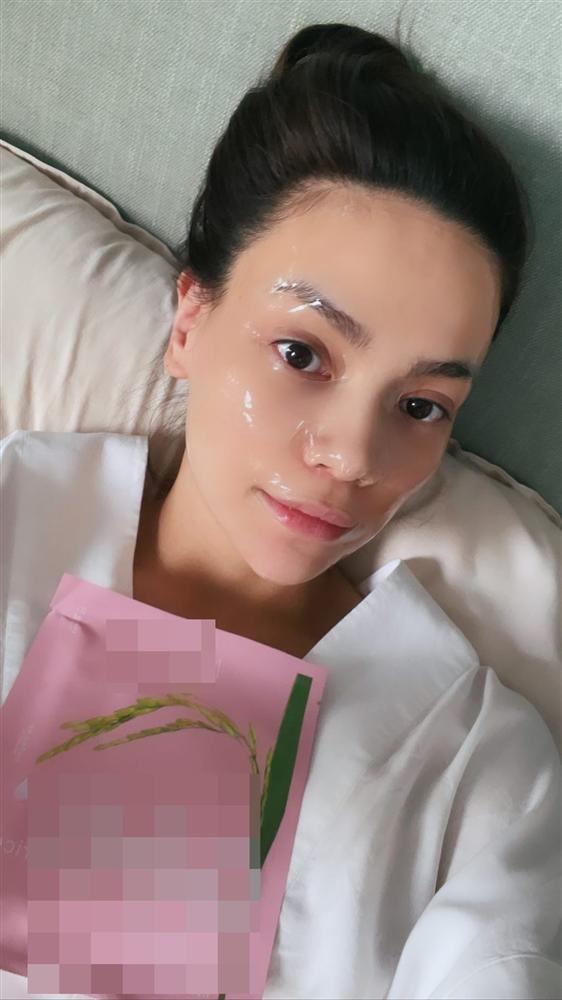 Sinh con được 9 ngày, Hồ Ngọc Hà đã lên sóng bán hàng online-1