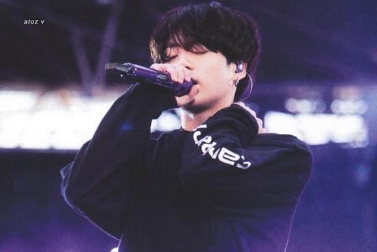 'Út vàng' Jungkook đem về kỷ lục mới cho BTS