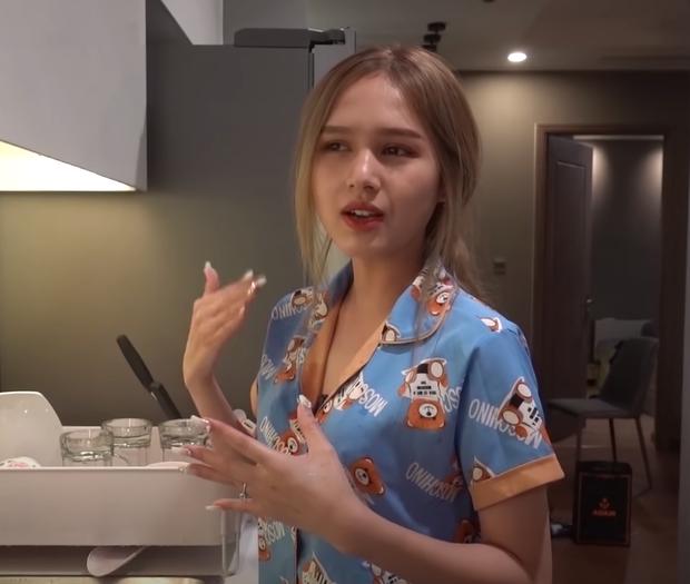 Vợ streamer giàu nhất Việt Nam lộ ảnh xuề xòa khi ở nhà, so lúc make-up khác ngàn cây số-4