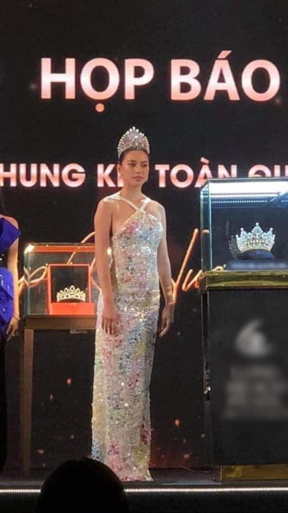 SAO MẶC XẤU: Kỳ Duyên - Minh Triệu bị dìm hàng lộ chân cột đình-5