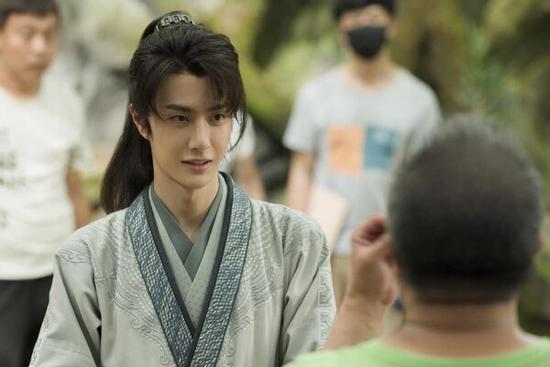 Vương Nhất Bác bị vạch trần nghỉ phép quá nhiều trong quá trình quay phim