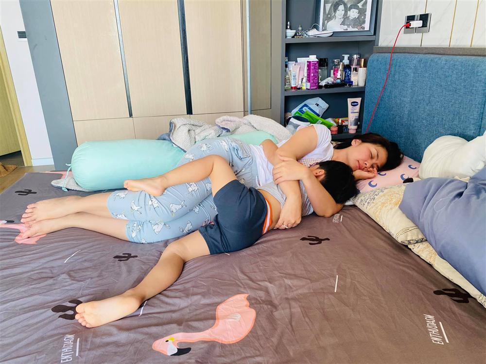 Quý tử của Ngọc Lan càng lớn càng giống Thanh Bình như lột-1