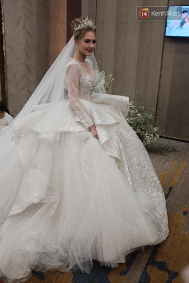 Cô dâu Xoài Non diện váy cưới lộng lẫy trị giá 28 tỷ trong đám cưới với Xemesis-1
