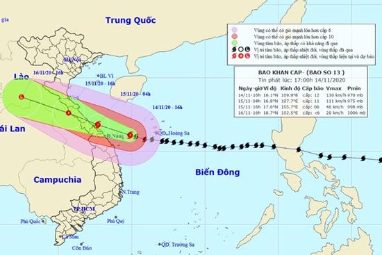 Bão số 13 áp sát đất liền miền Trung, nhiều nơi đang mưa to, gió giật mạnh